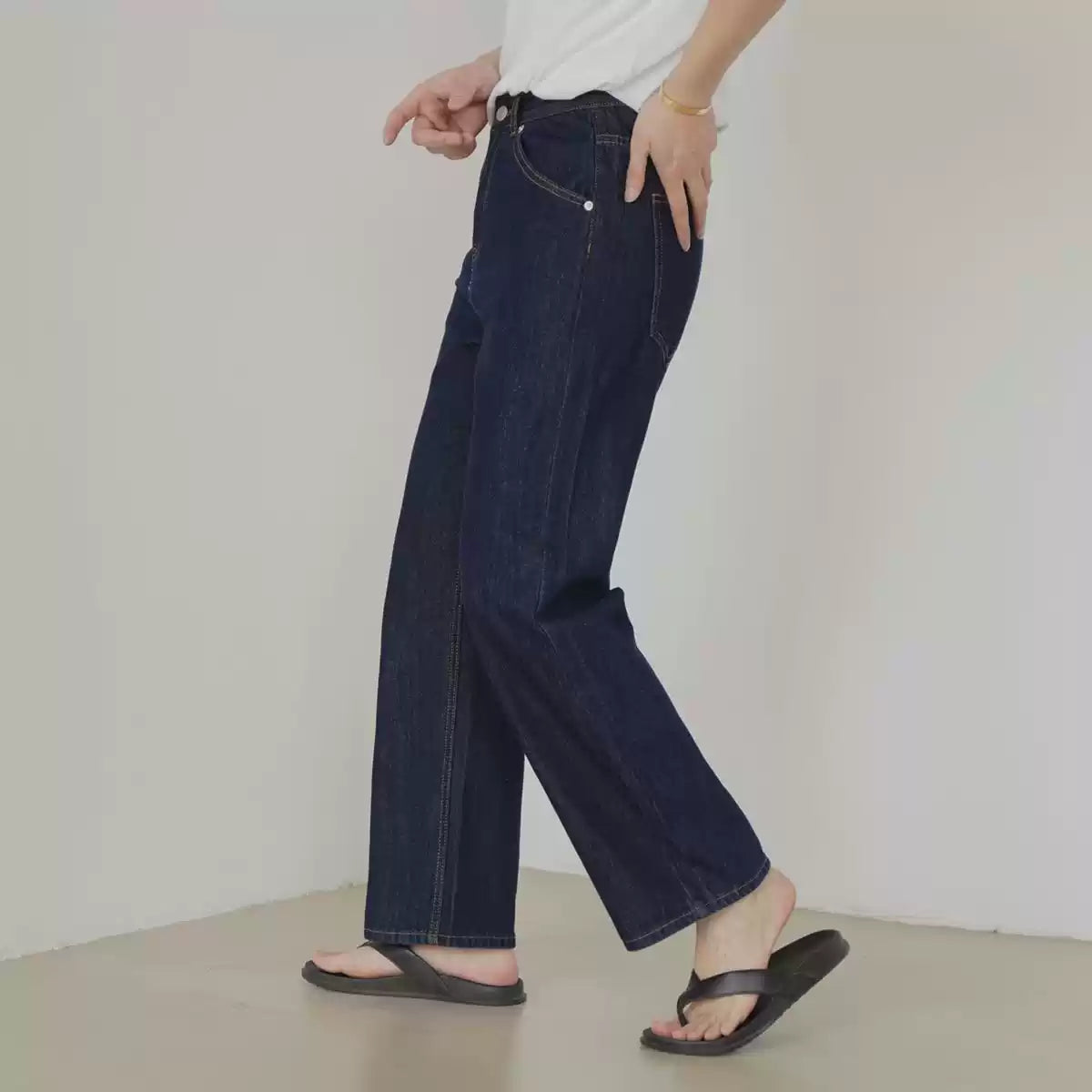 Korean Relaxed Straight Jeans