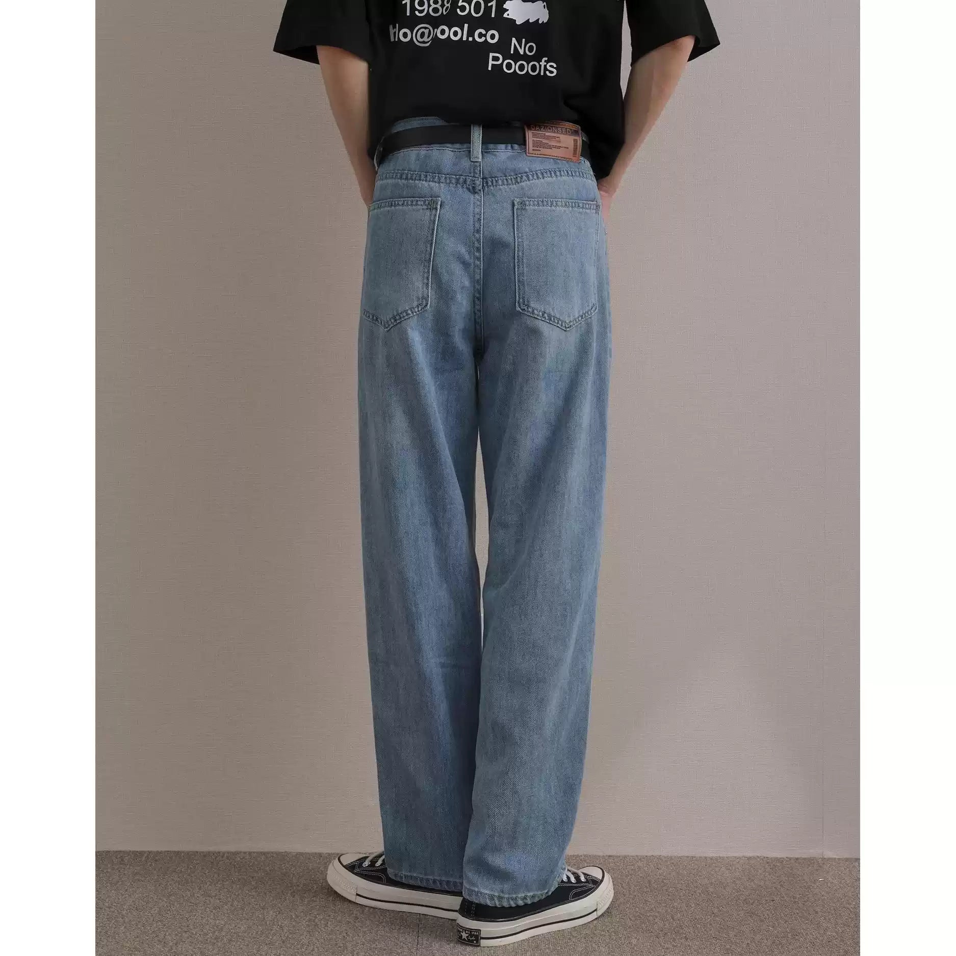Light Wash Relaxed Jeans