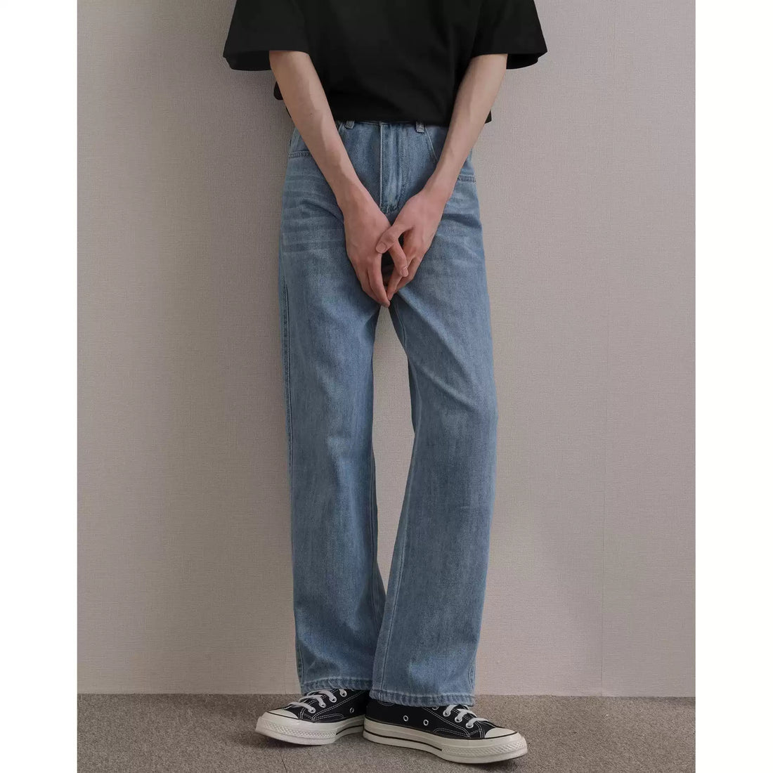Light Wash Relaxed Jeans