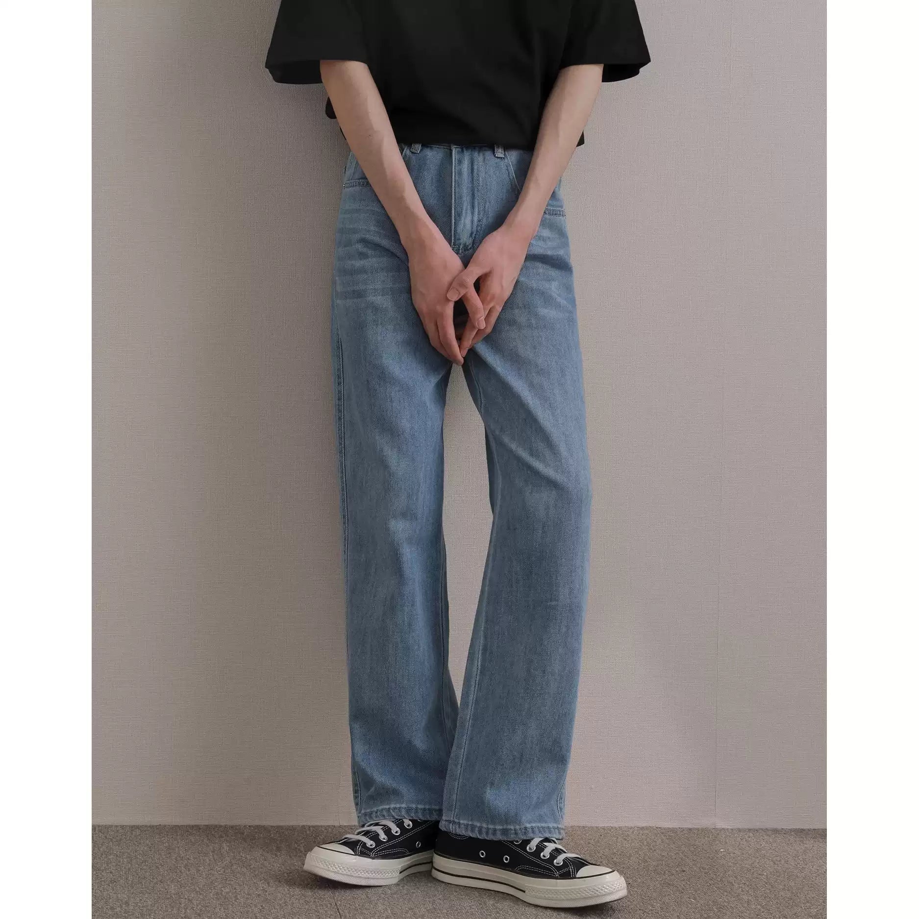 Light Wash Relaxed Jeans