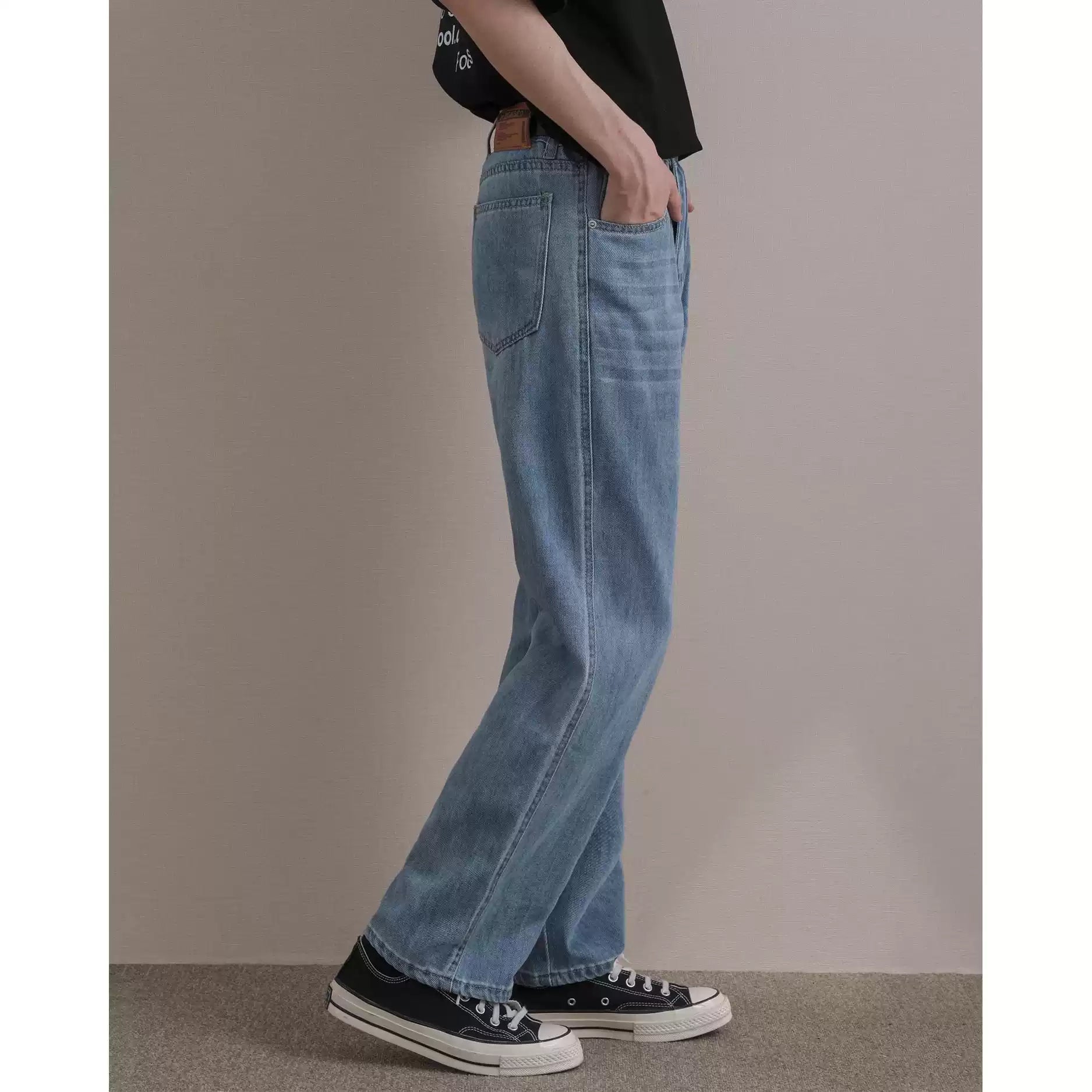 Light Wash Relaxed Jeans