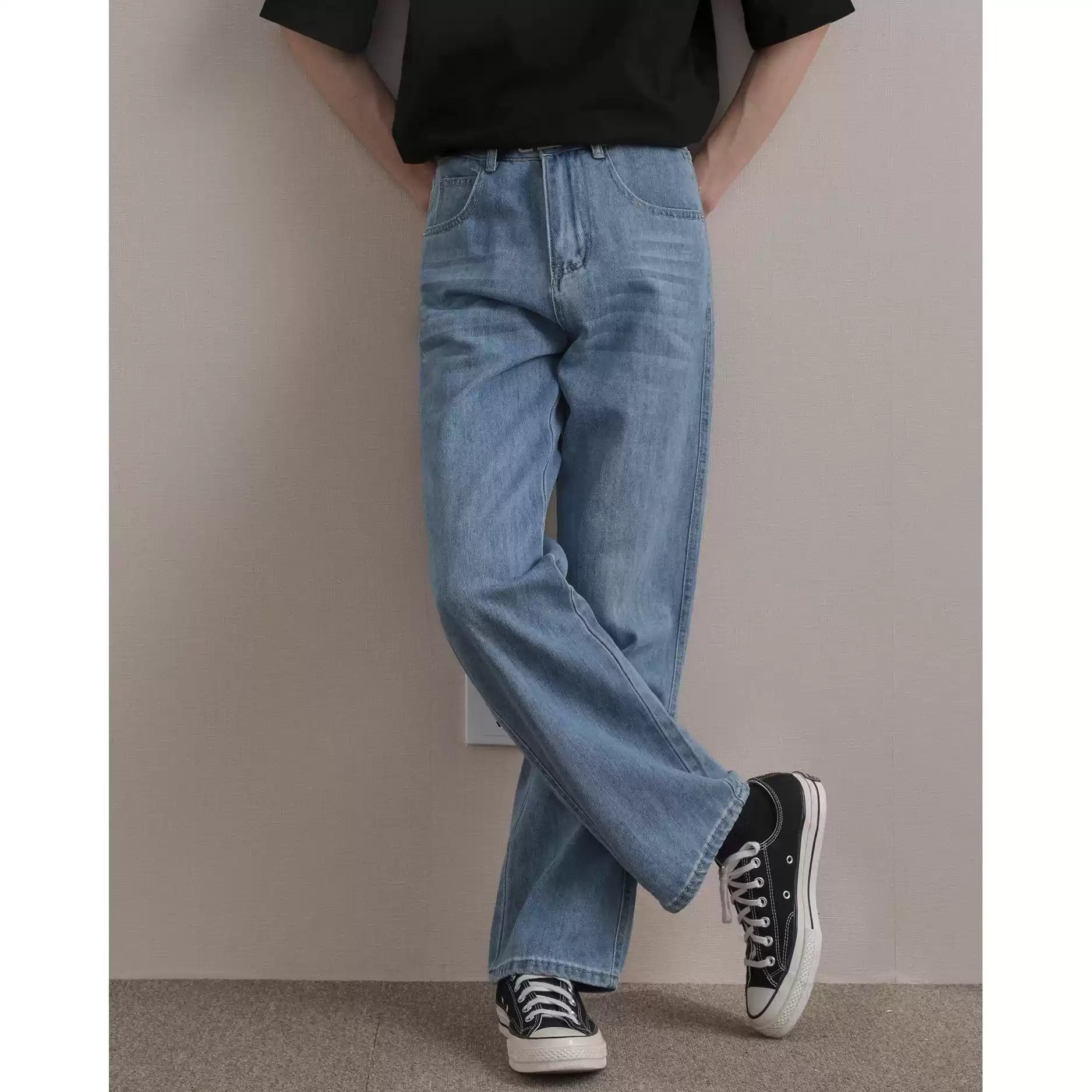 Light Wash Relaxed Jeans